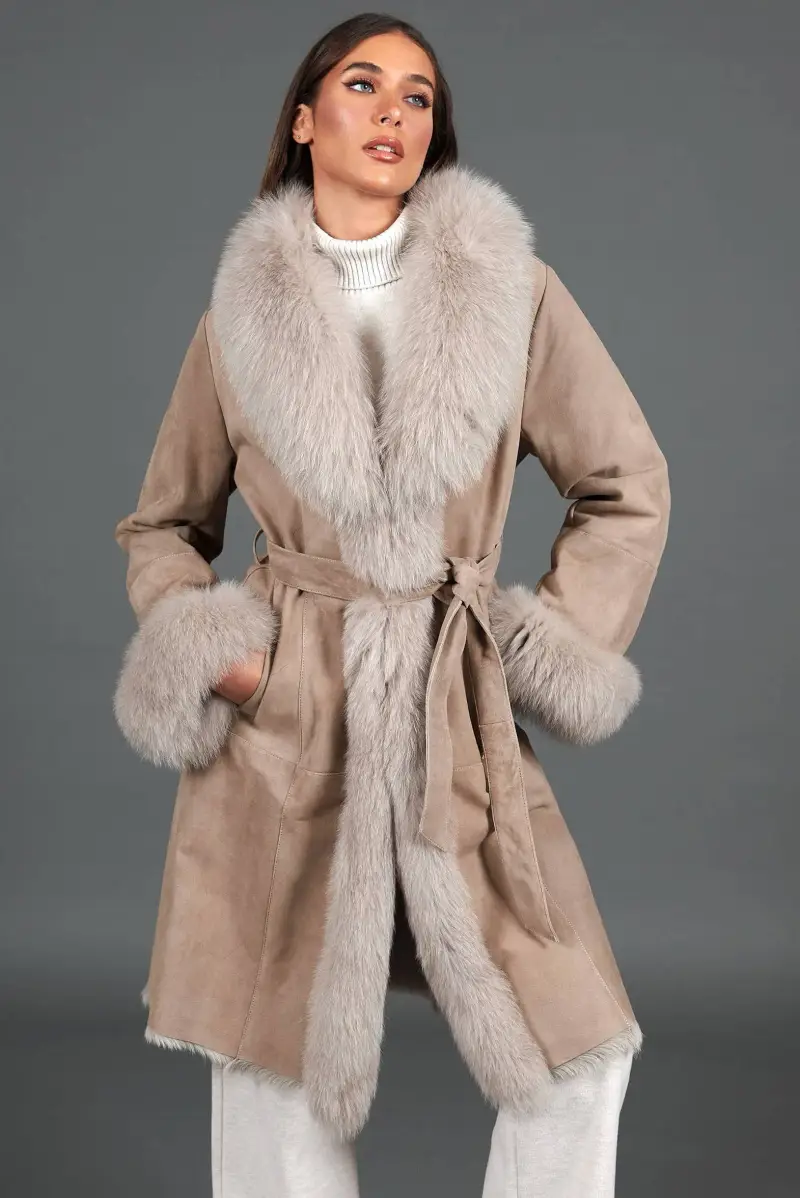 Cappotto in montone scamosciato beige con bordi in volpe D'Arienzo, Seleziona Beige