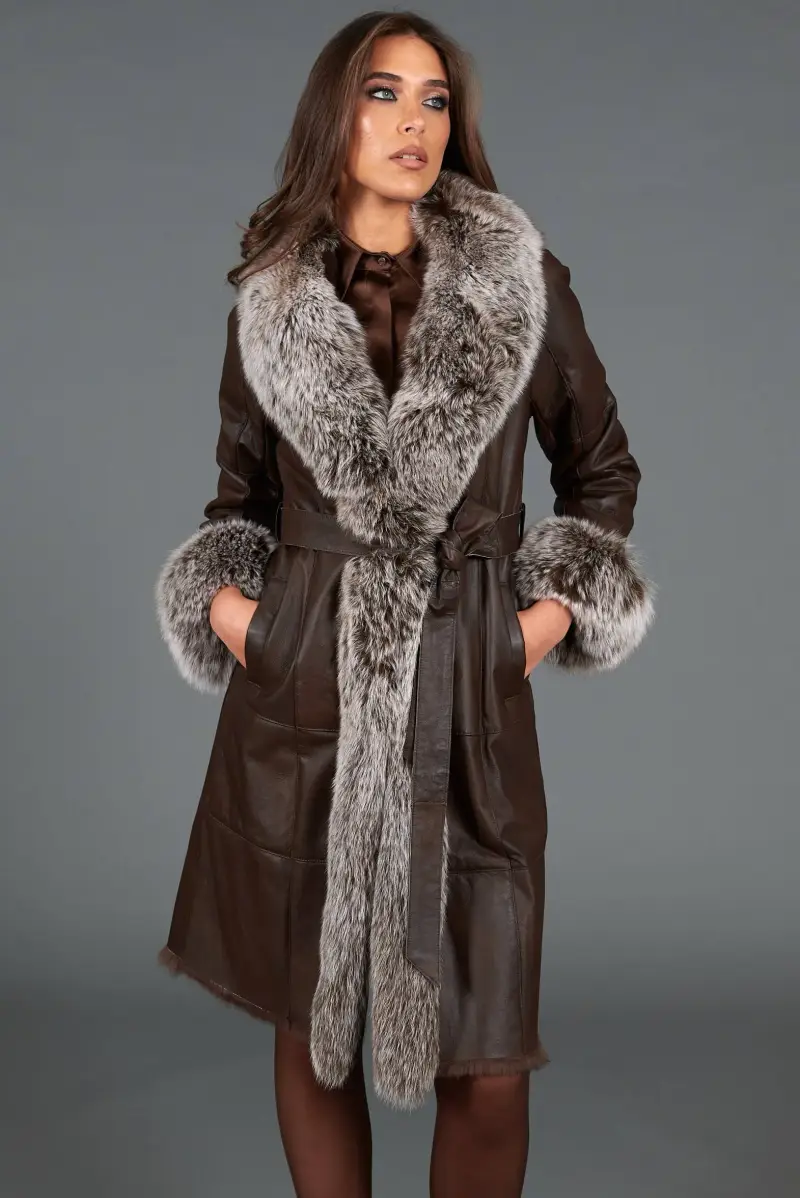 Cappotto in pelliccia di lapin nappato marrone con collo in volpe brinata D'Arienzo, Seleziona Testa di moro