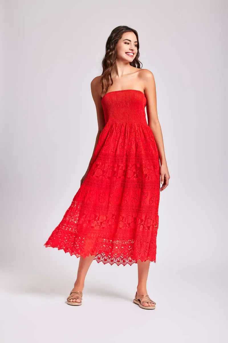 ABITO LUNGO A FASCIA IN PIZZO PREGIATO | Colore Corallo |