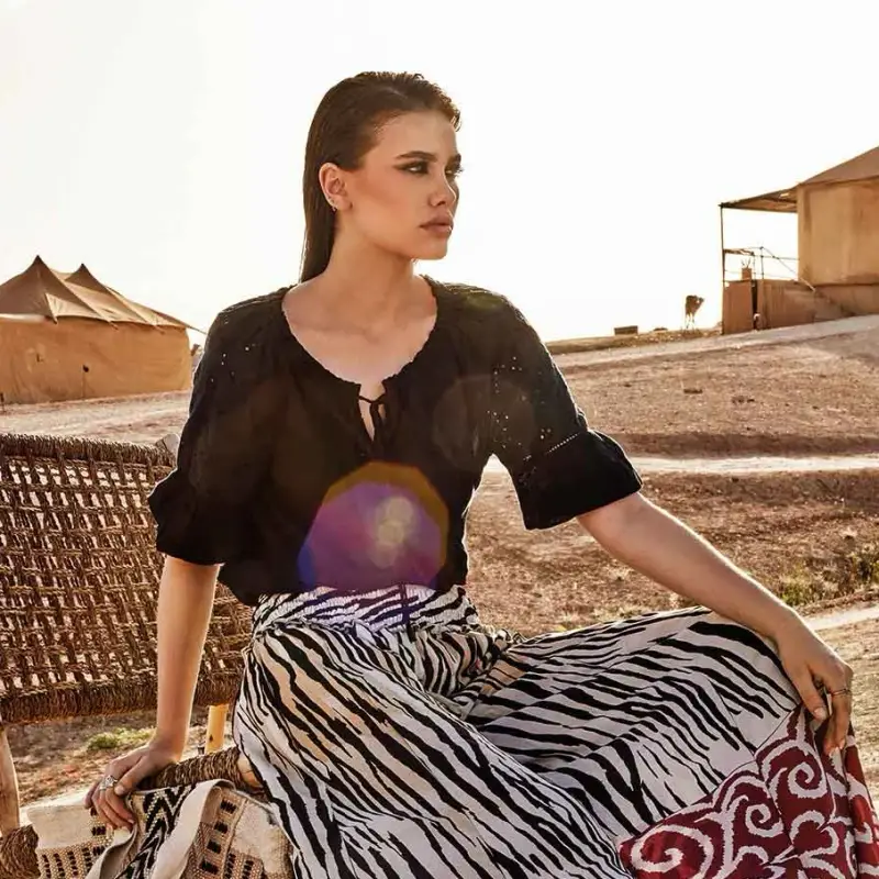 BLUSA CON RICAMI IN PIZZO PETRA | Colore Nero |