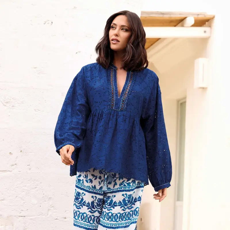 BLUSA IN PIZZO PREGIATO MINA | Colore Blu |