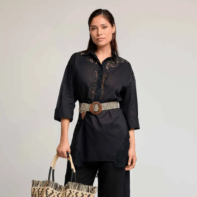 CAMICIA CON INSERTI IN PIZZO PREGIATO | Colore Nero |