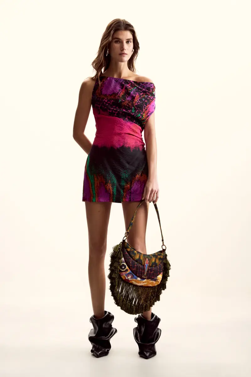 Abito asimmetrico disegnato da Mr Christian Lacroix RED