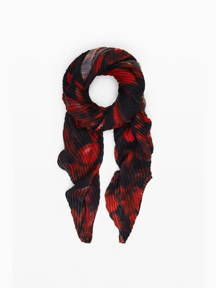 foulard rettangolare in tessuto effetto plissé con stampa floreale in tonalità rosse su sfondo nero