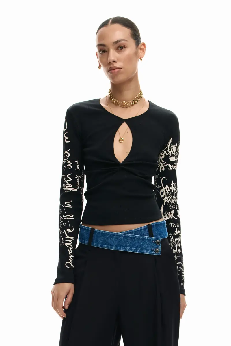 Maglietta con apertura e lettering BLACK