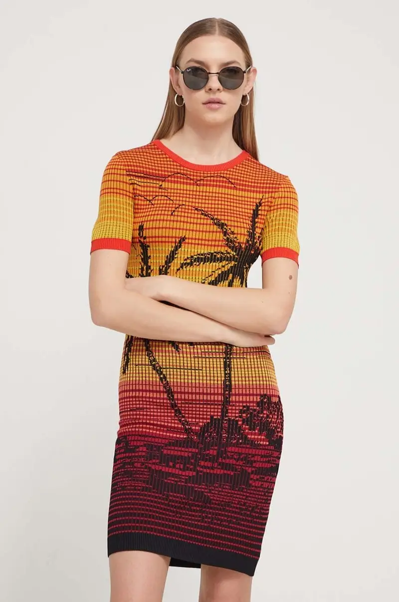 vestito colore arancione