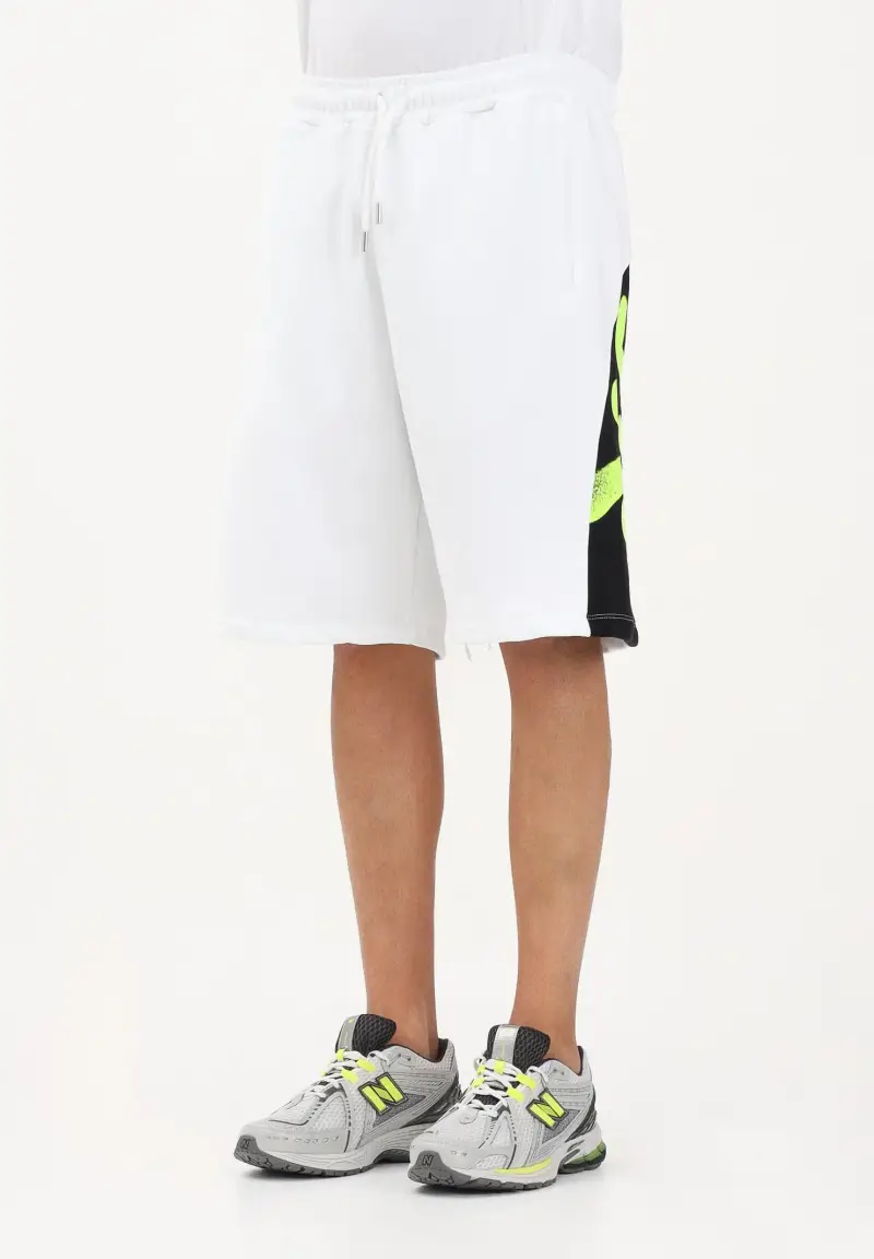 Shorts bianco da uomo con stampa sul retro