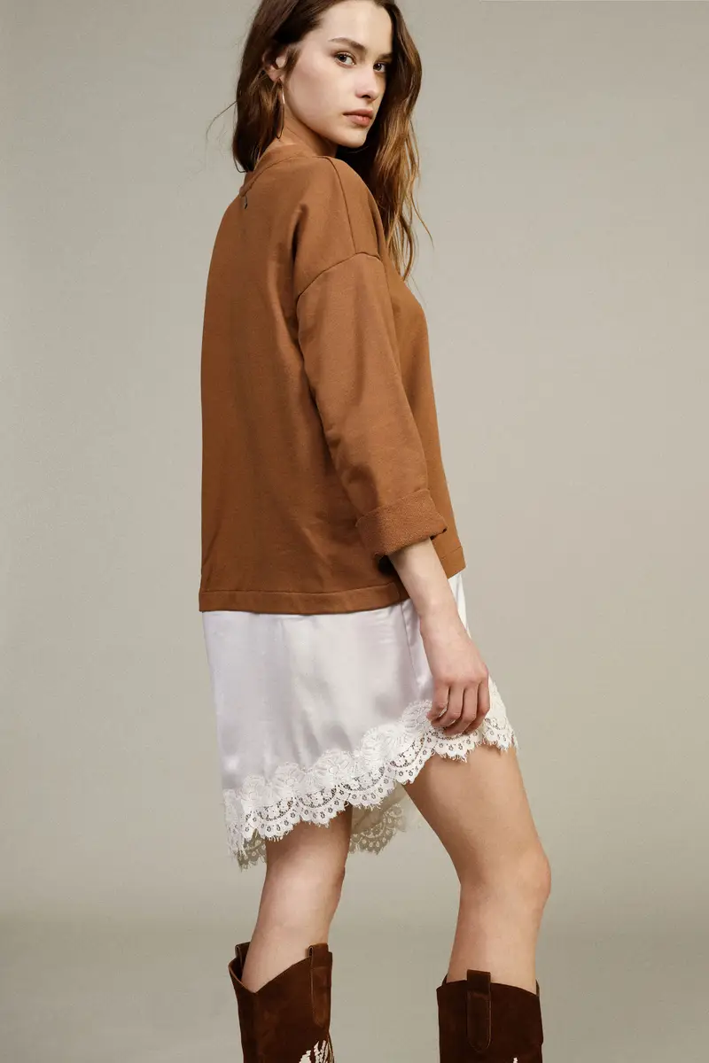 Abito corto con maniche lunghe e dettagli in pizzo miniatura 3