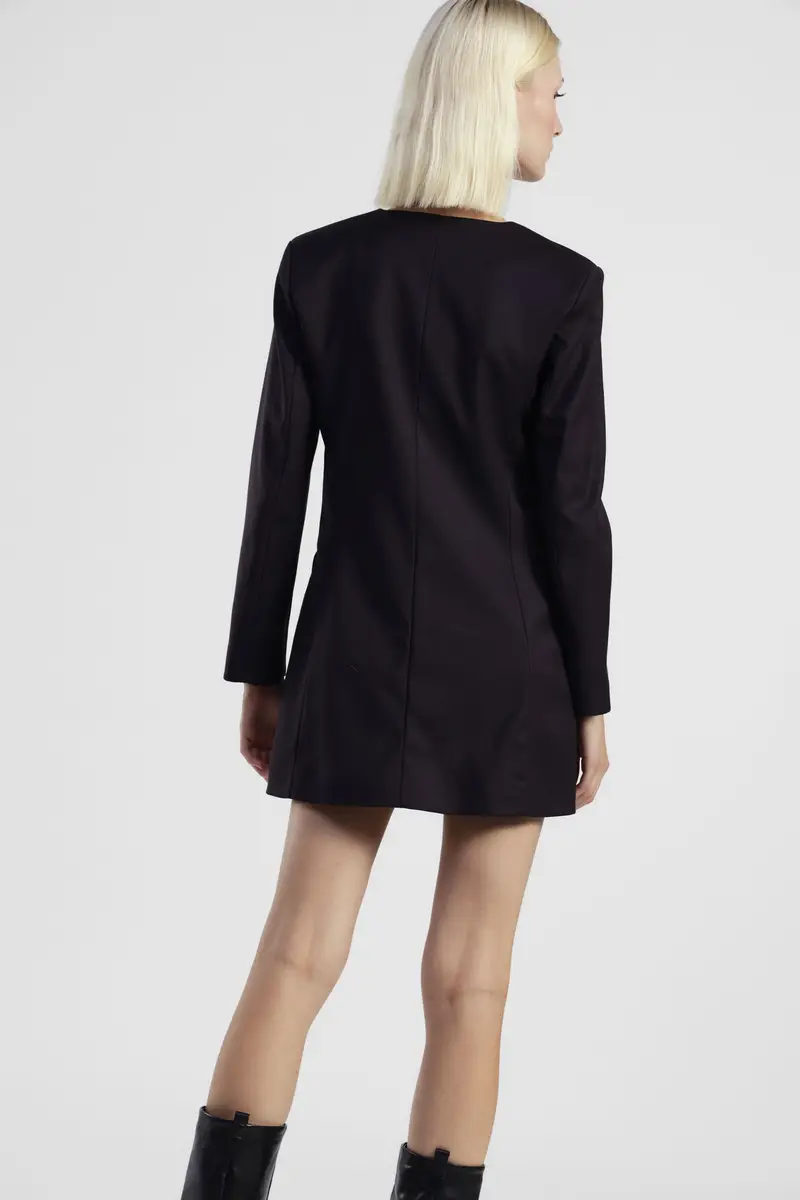 Abito corto con scollo a v e tasche finte miniatura 3