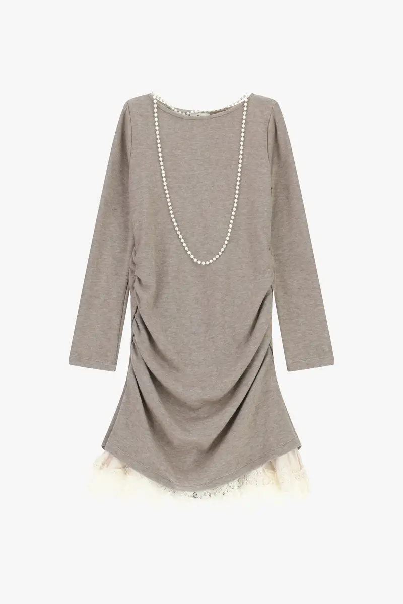 Abito corto drappeggiato con perle e bordo pizzo