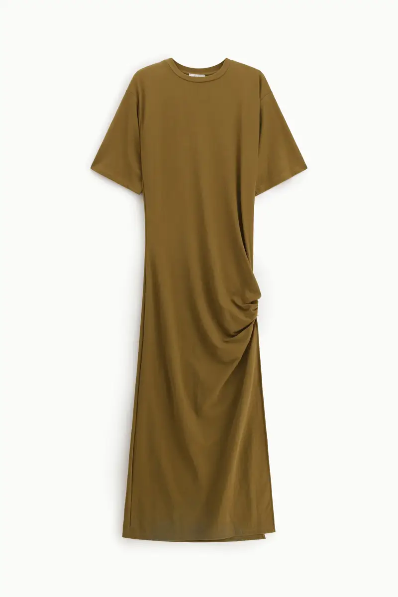 Abito lungo con arricciatura e spacco laterale