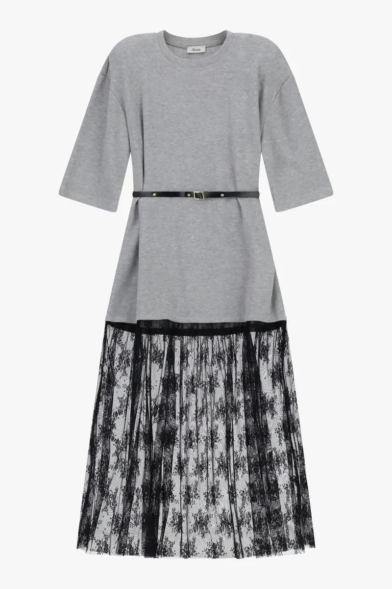 Abito lungo con cintura e fondo in tulle