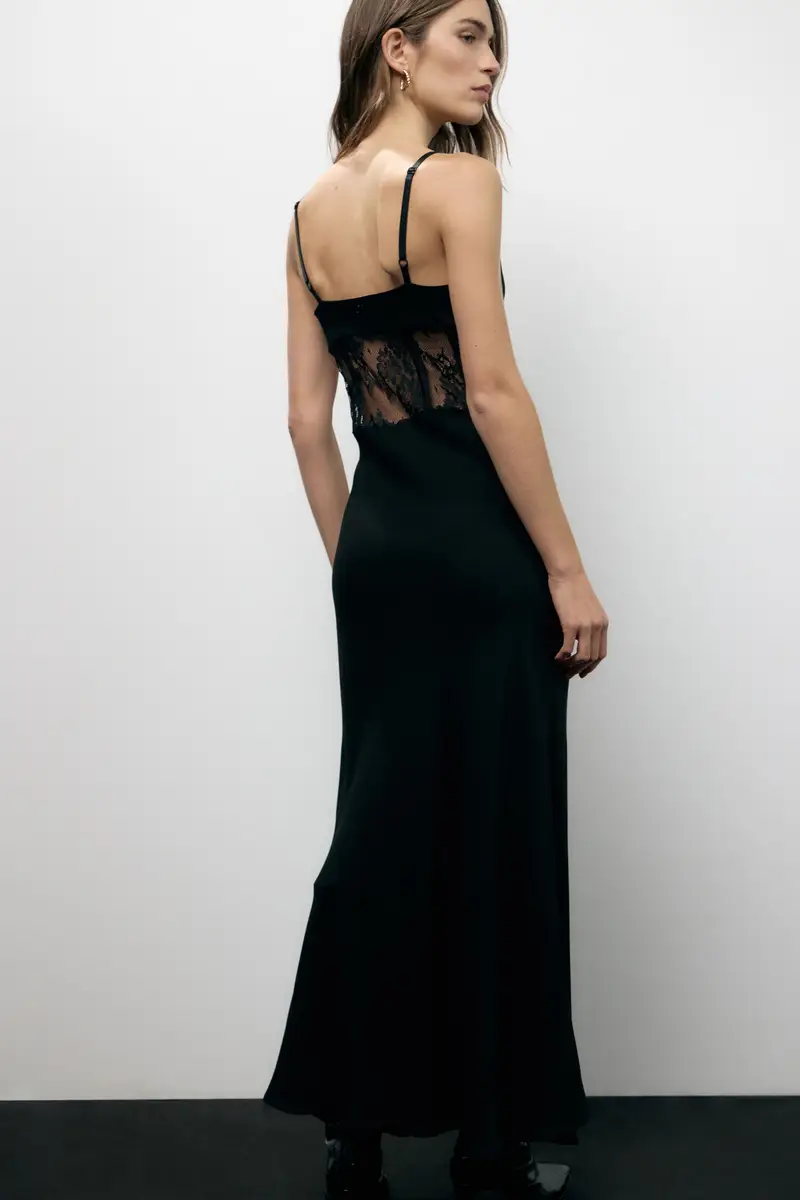 Abito lungo con inserti in pizzo e spalline sottili miniatura 3