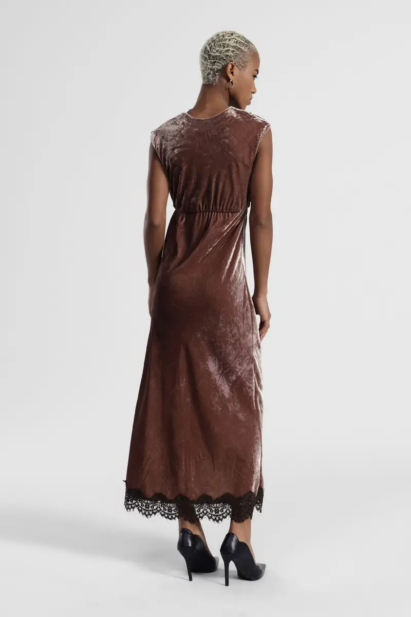 Abito lungo senza maniche con pizzo decorativo miniatura 3