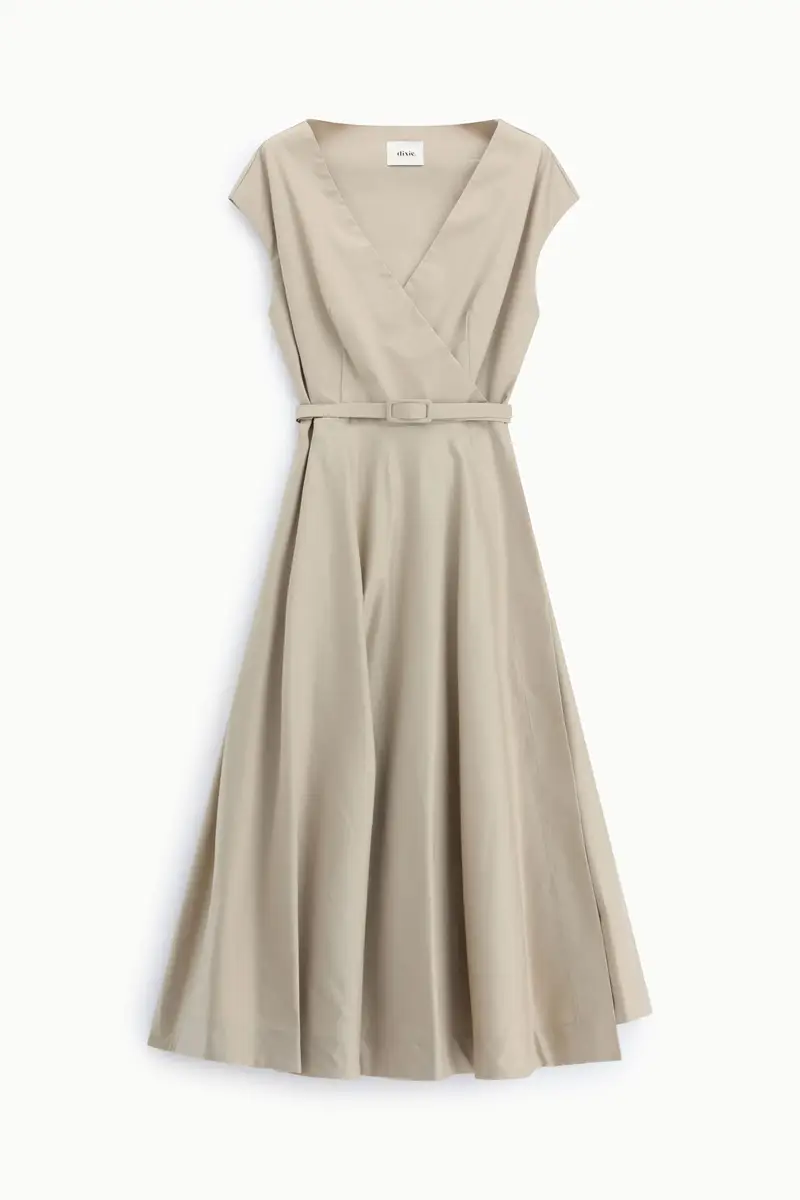 Abito midi svasato con cintura e scollo a v