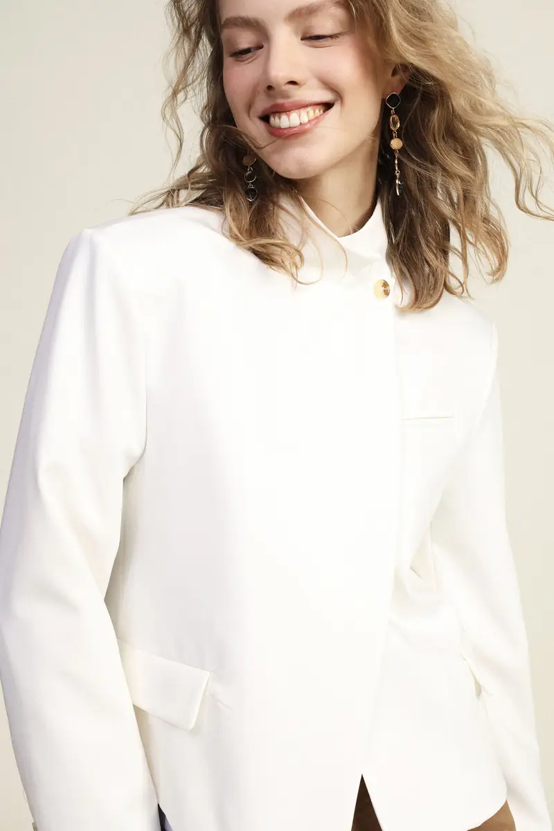 Blazer corto con colletto alto e tasche miniatura 4