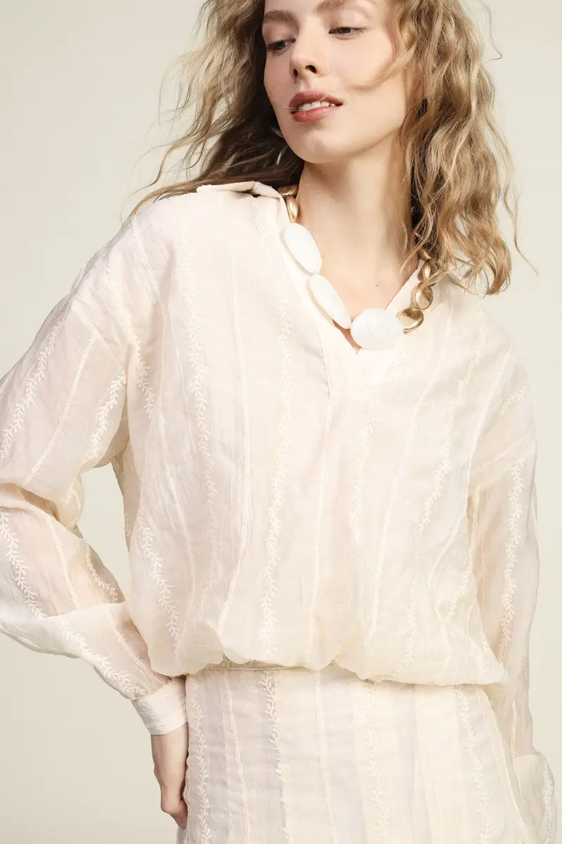 Blusa con maniche lunghe, collo piccolo e nodo frontale miniatura 2