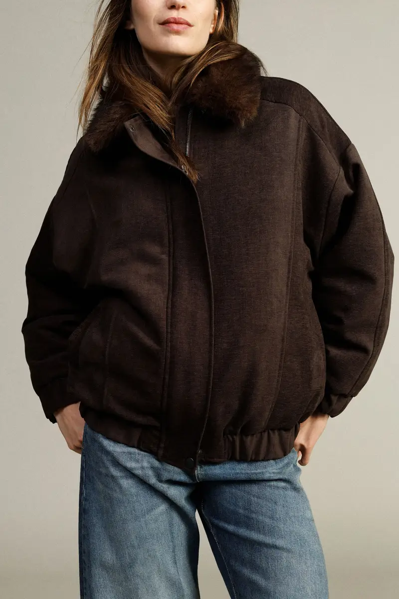 Bomber con colletto in pelliccia, zip e tasche miniatura 4