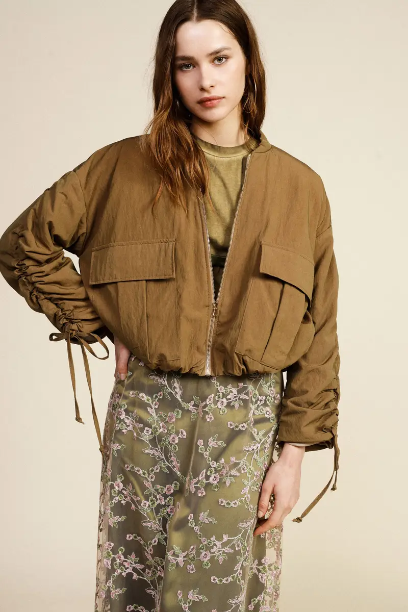 Bomber cropped con tasche frontali e coulisse miniatura 2