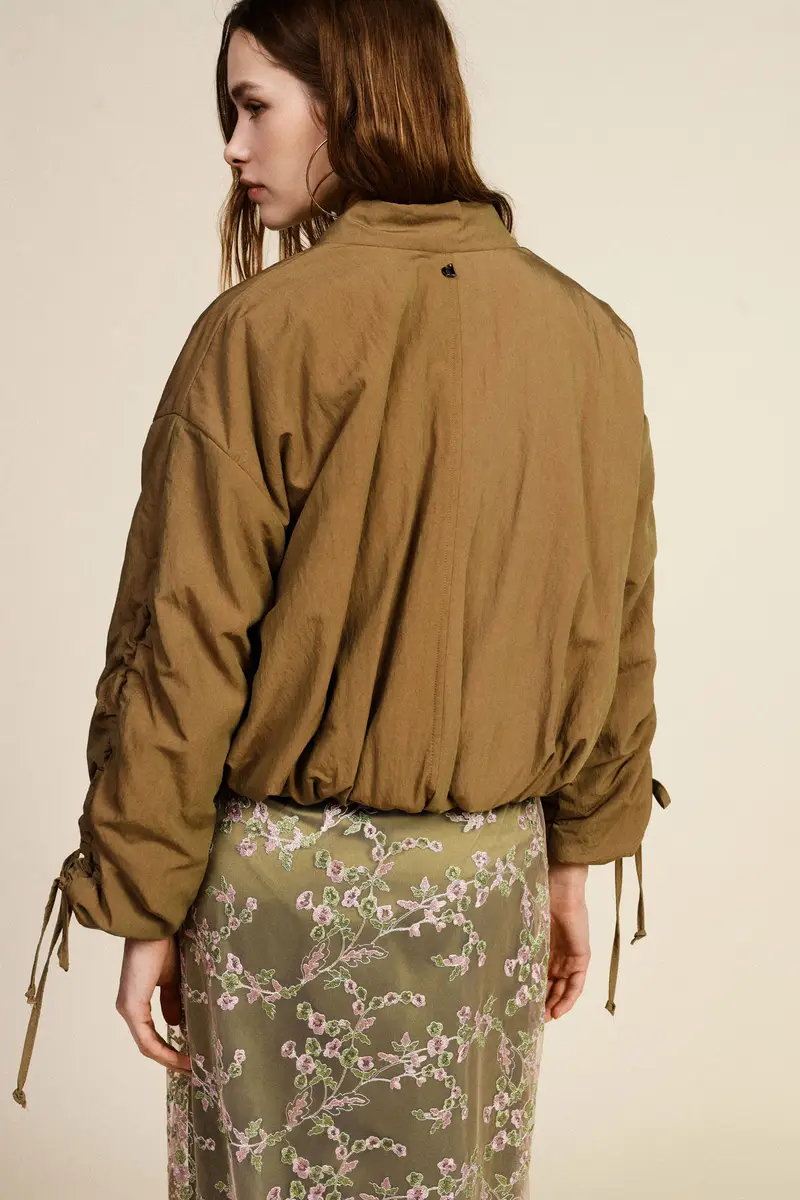Bomber cropped con tasche frontali e coulisse miniatura 3