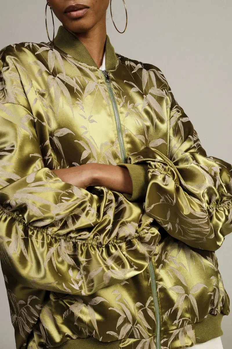 Bomber oversize con stampa foliage e zip miniatura 4