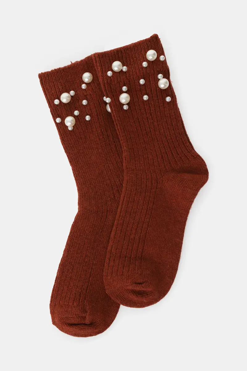 Calzini lavorati a coste con perle applicate