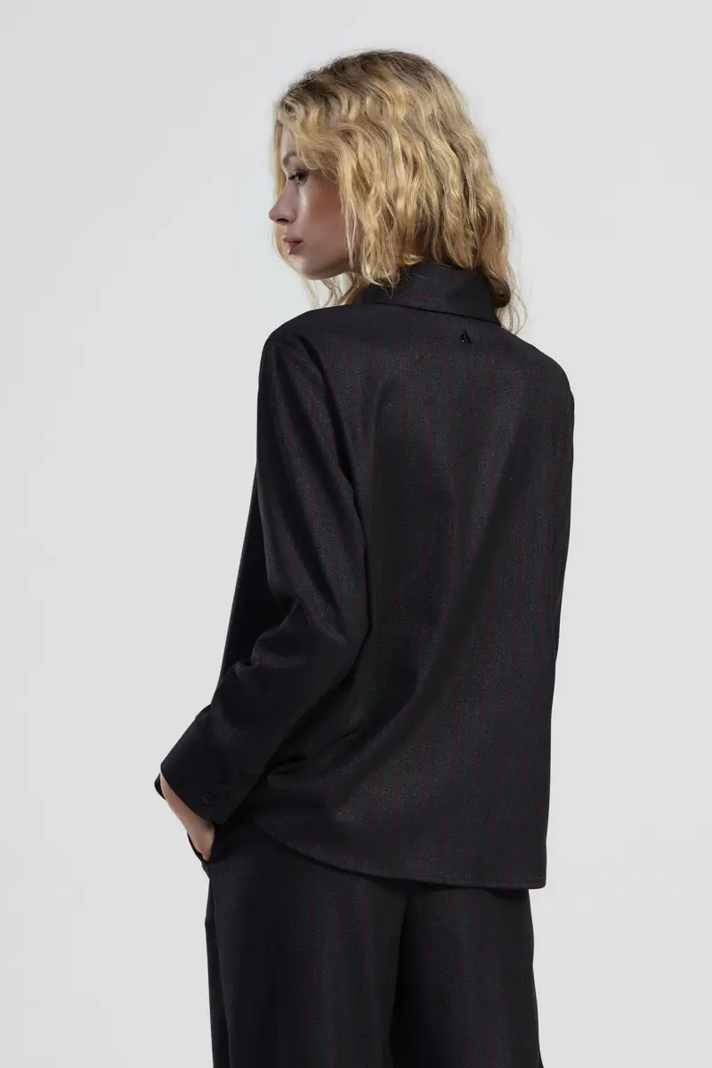 Camicia a righe con colletto classico e dettaglio gioiello miniatura 3