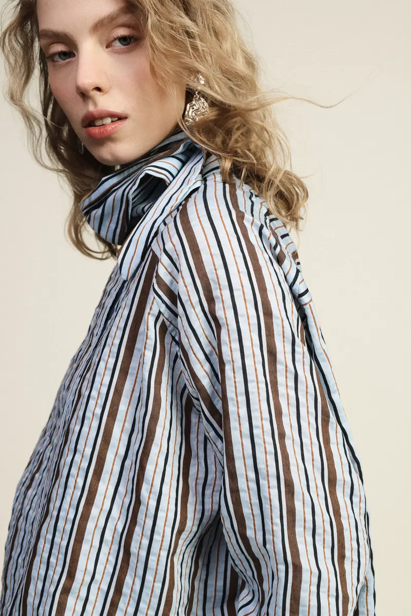 Camicia a righe con colletto classico e tasca miniatura 4