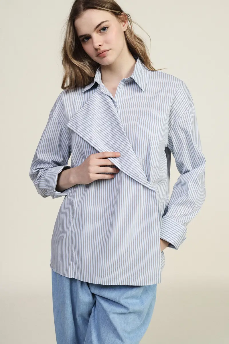 Camicia a righe con collo classico e abbottonatura asimmetrica miniatura 2