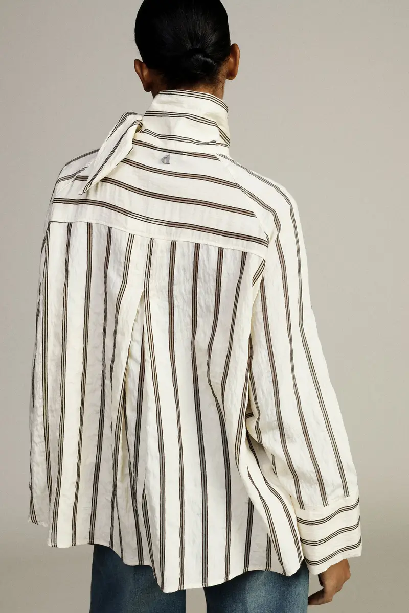 Camicia a righe con tasca applicata e collo alto miniatura 3