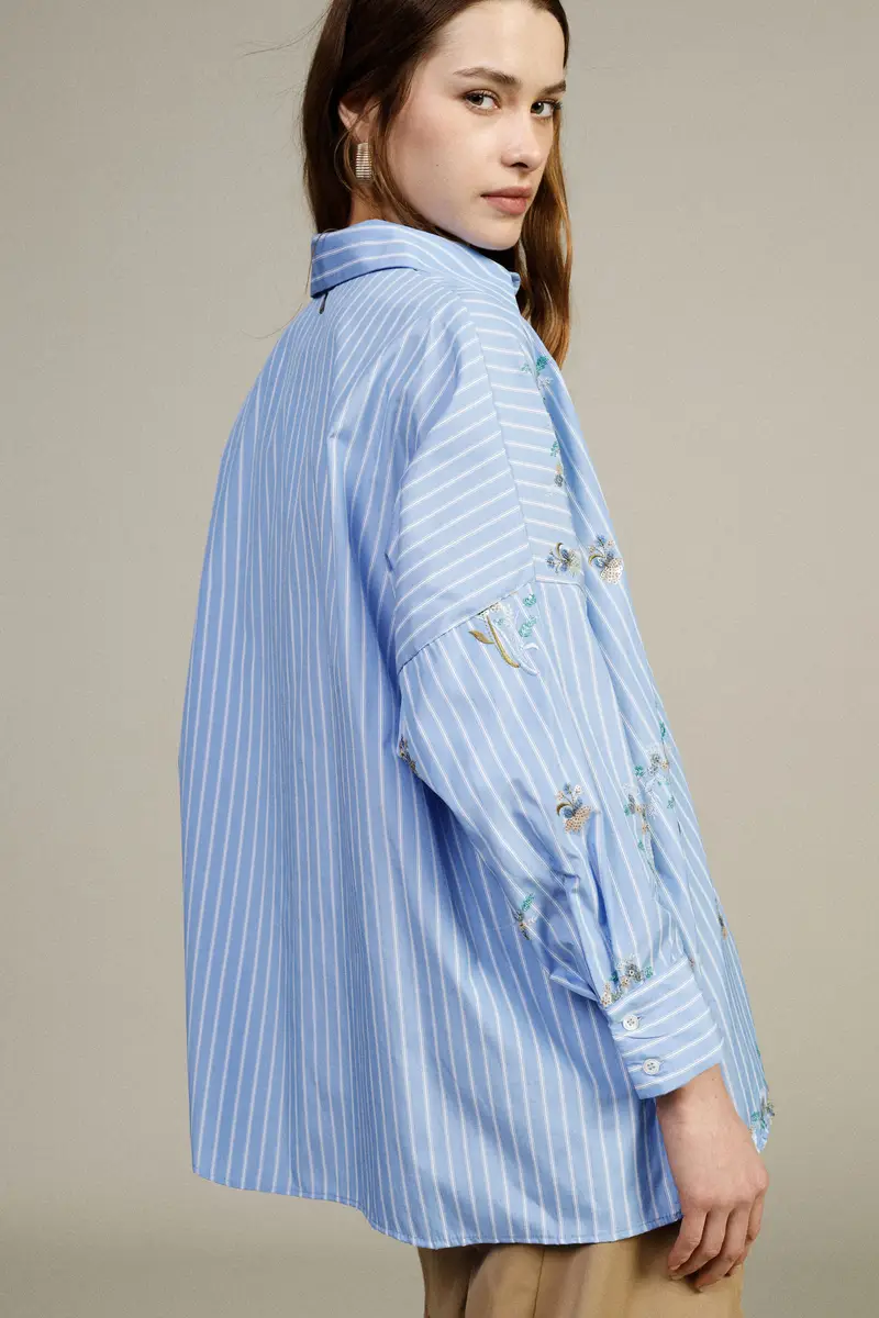 Camicia oversize a righe con ricami floreali miniatura 3