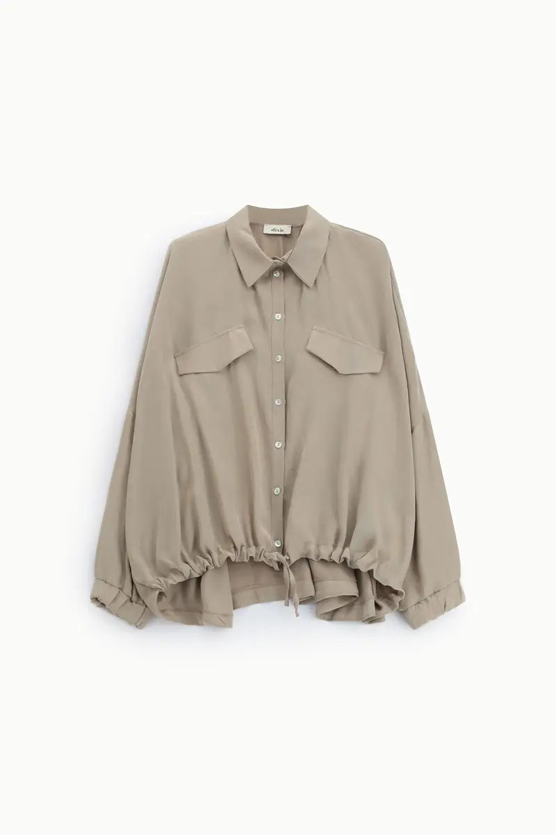 Camicia regular-fit con tasche e coulisse fondo