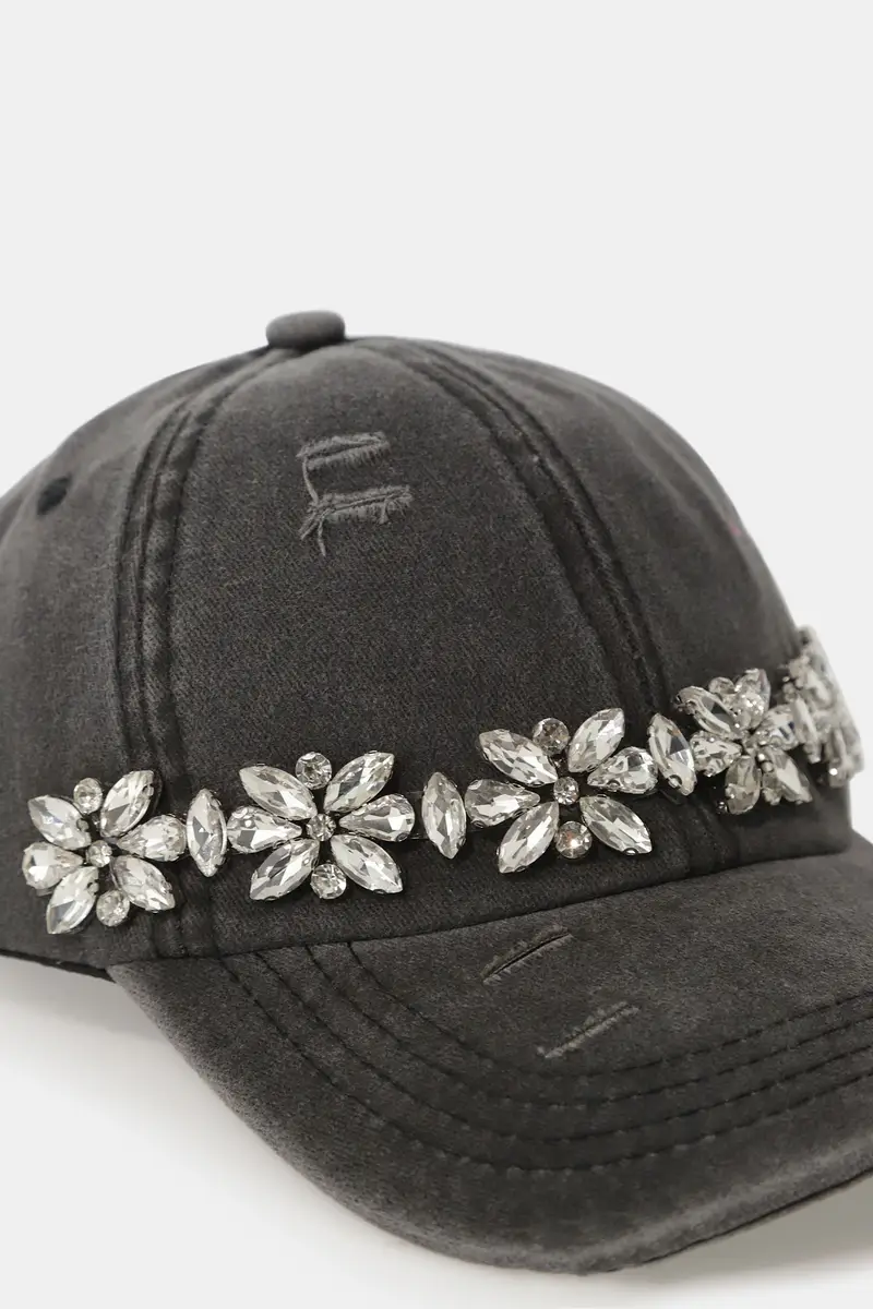 Cappellino effetto denim con applicazioni miniatura 2