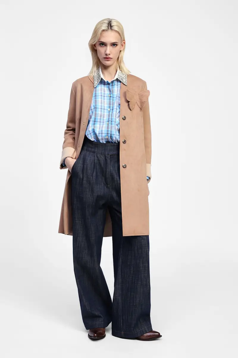 Cappotto classico con bottoni e applicazione miniatura 2