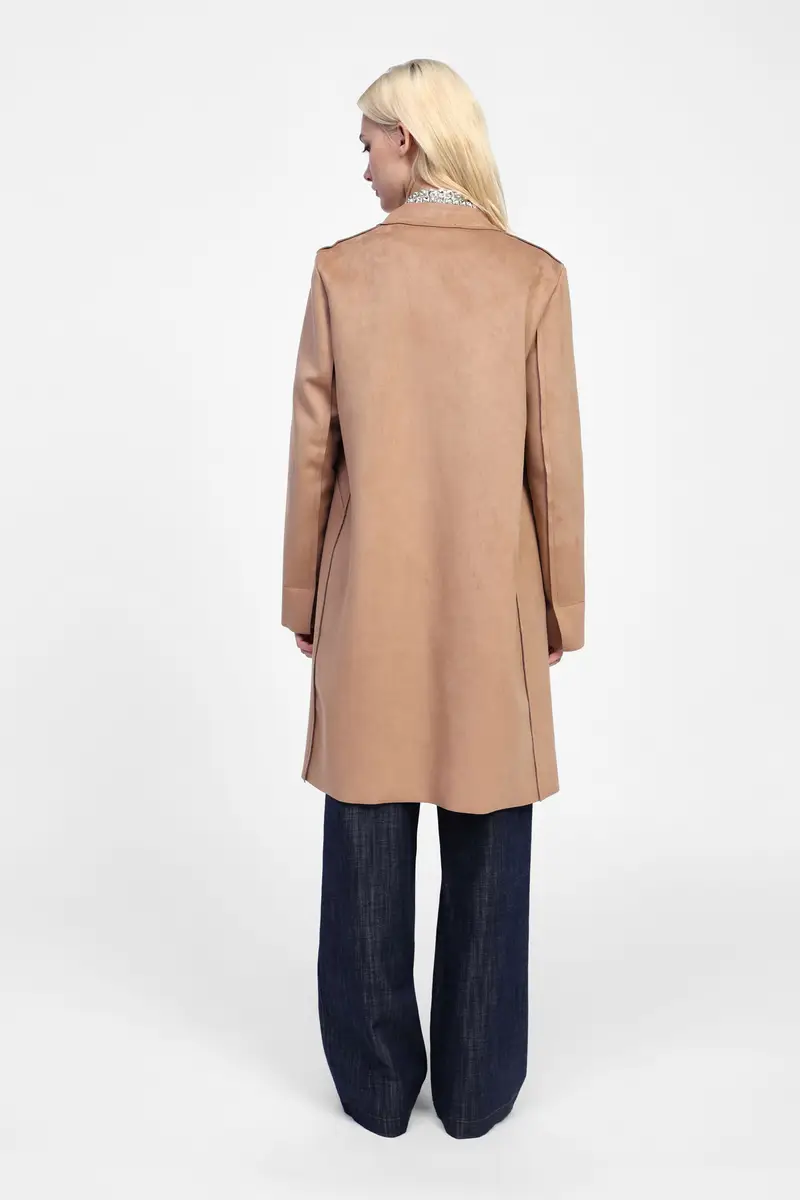 Cappotto classico con bottoni e applicazione miniatura 3