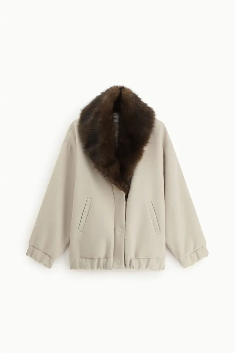 Cappotto corto con maxi collo effetto pelliccia