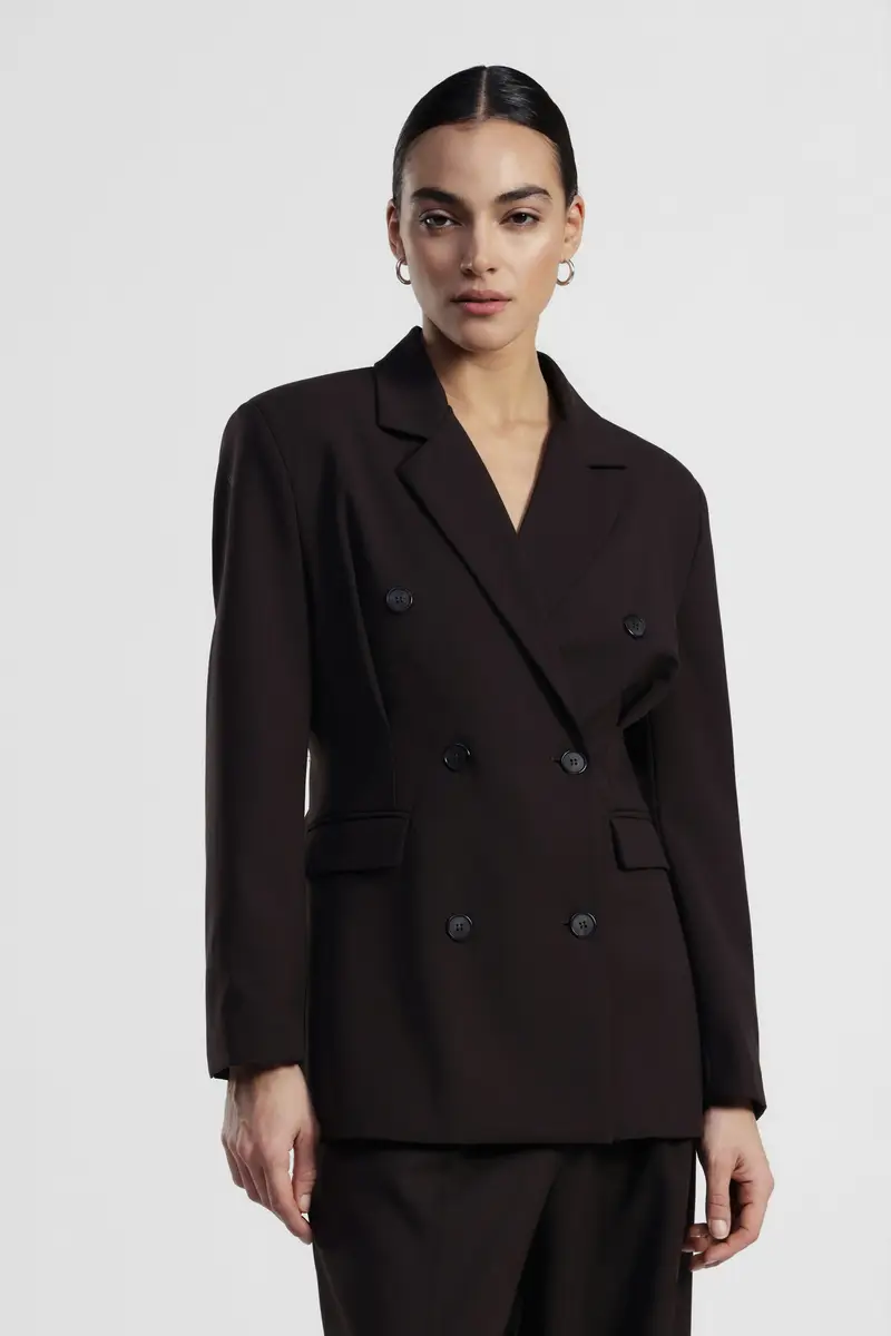 Cappotto doppiopetto con tasche a filetto miniatura 2