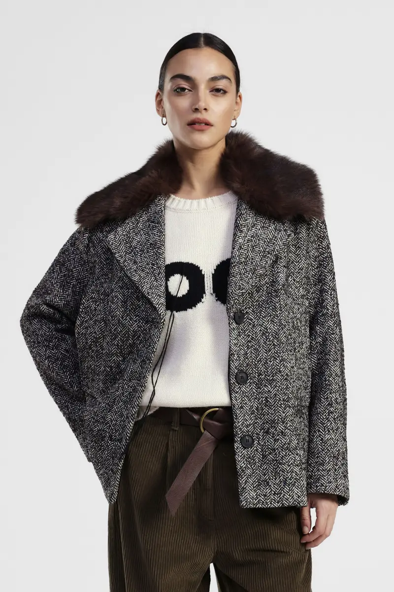 Cappotto eco-fur con collo in pelliccia e bottoni miniatura 2