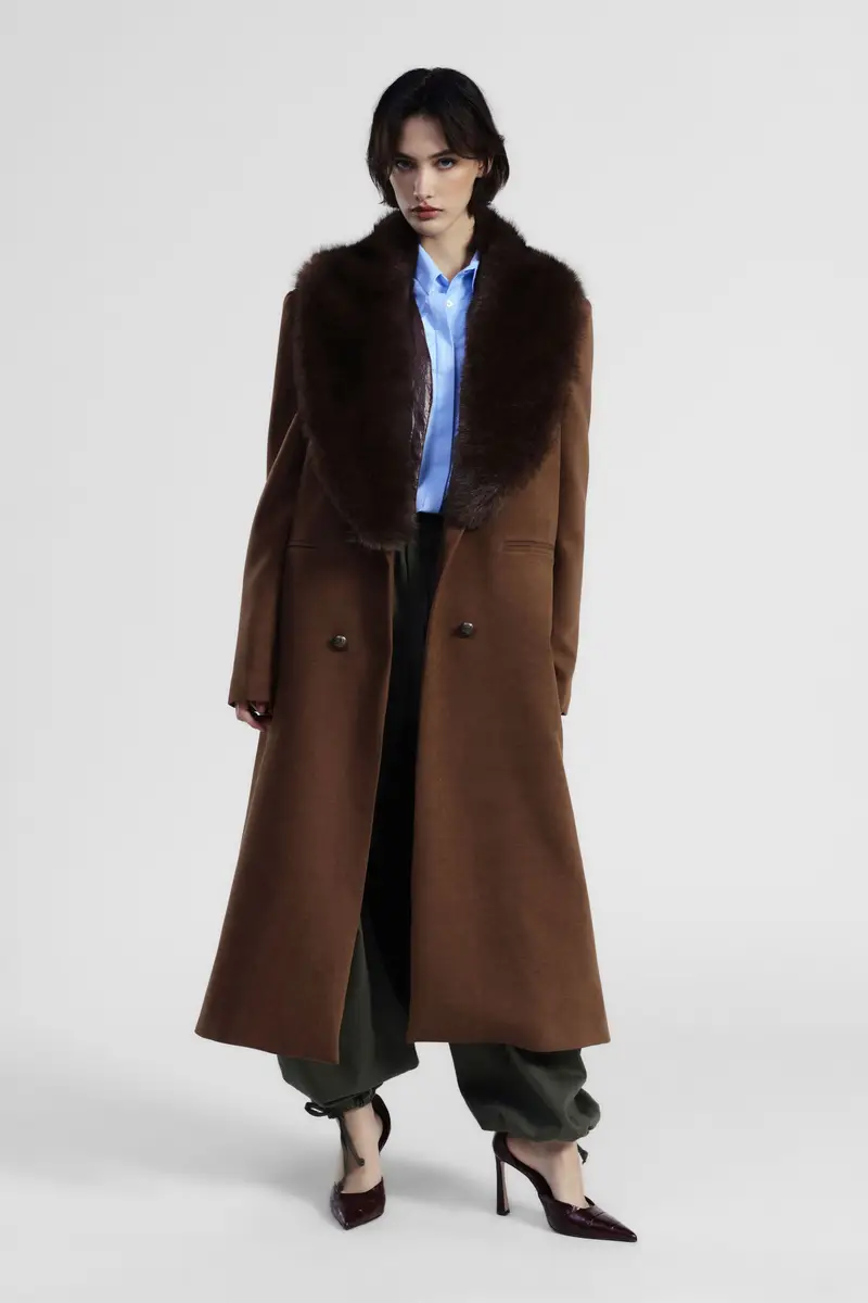 Cappotto lungo con collo in pelliccia e doppi bottoni miniatura 2