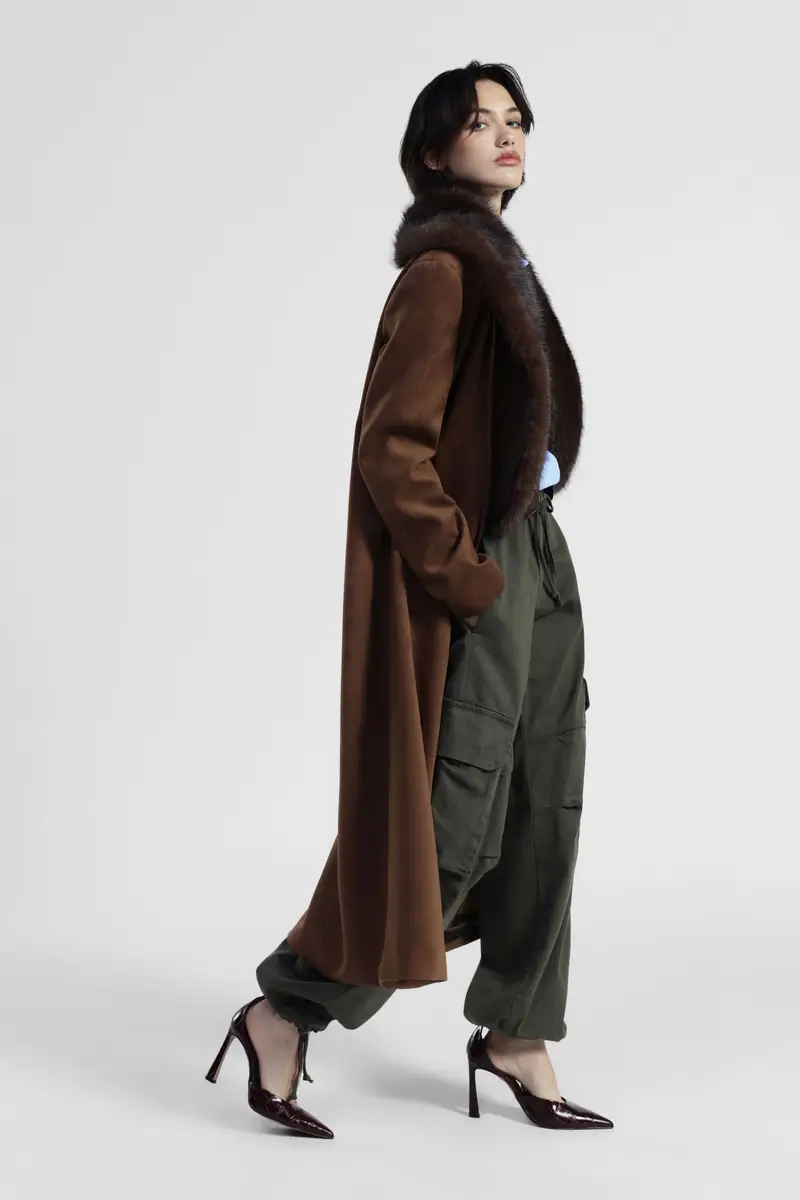 Cappotto lungo con collo in pelliccia e doppi bottoni miniatura 3