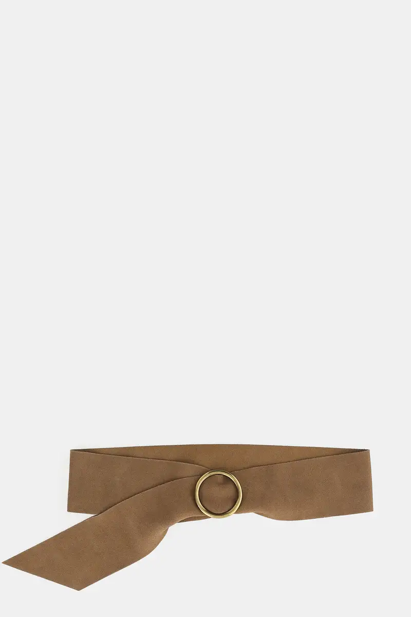 Cintura ampia con anello metallico