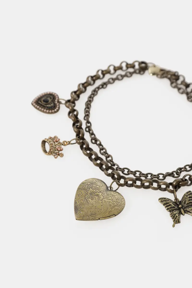 Collana doppia catena con ciondoli cuore e farfalla miniatura 2