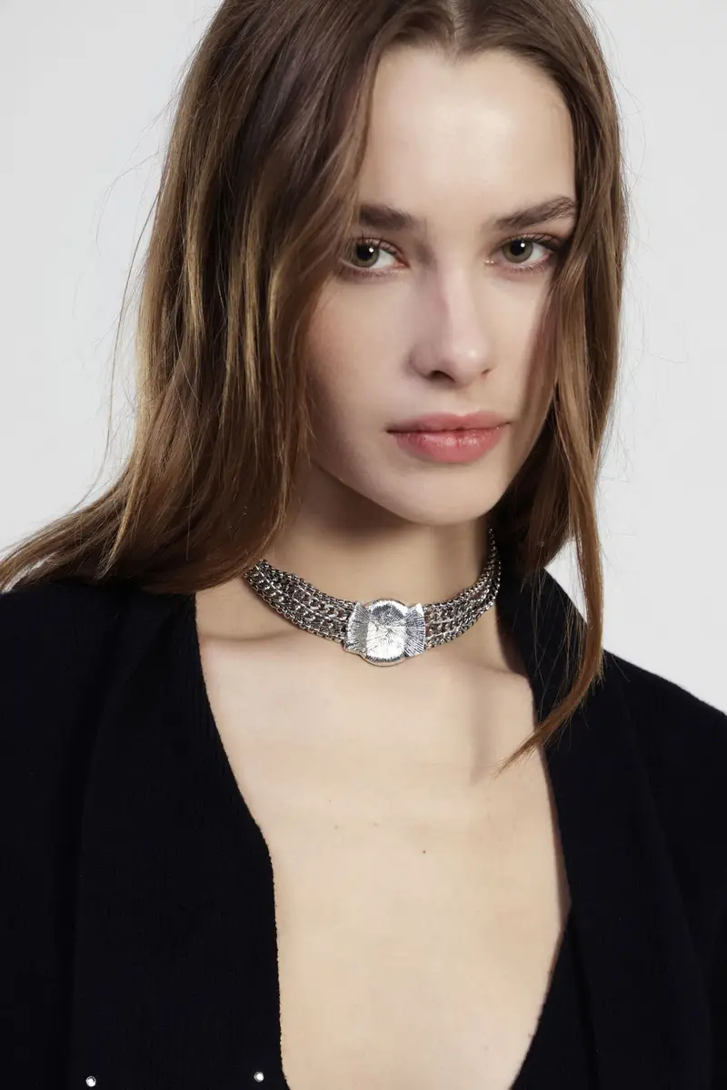 Collana girocollo catena multistrato con medaglione miniatura 2