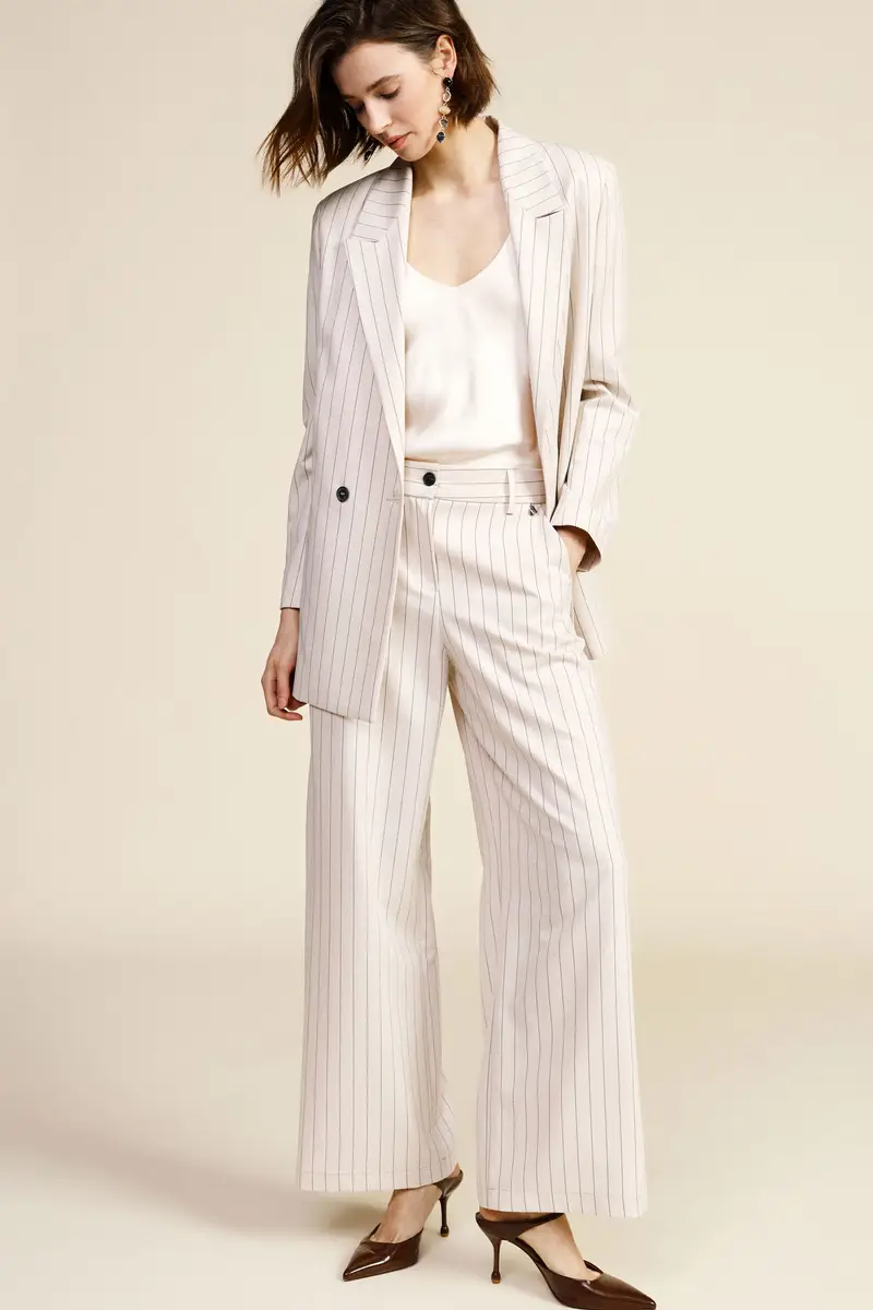 Completo giacca pantalone a righe con chiusura doppiopetto miniatura 2