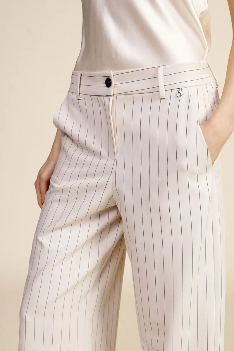 Completo giacca pantalone a righe con chiusura doppiopetto miniatura 4