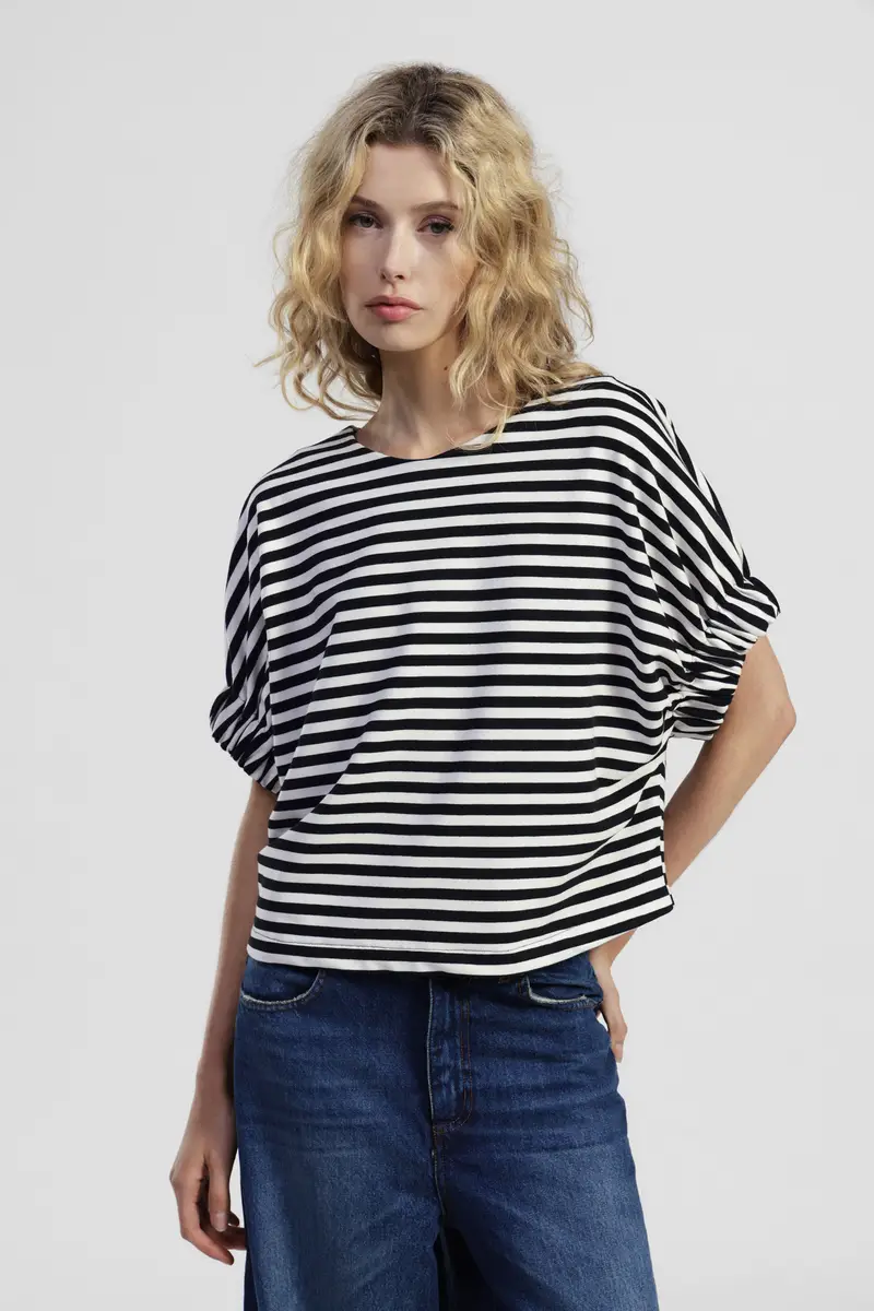 Felpa a righe con maniche corte ampie