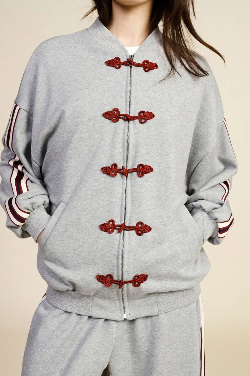 Felpa chiusura con alamari e maniche a righe