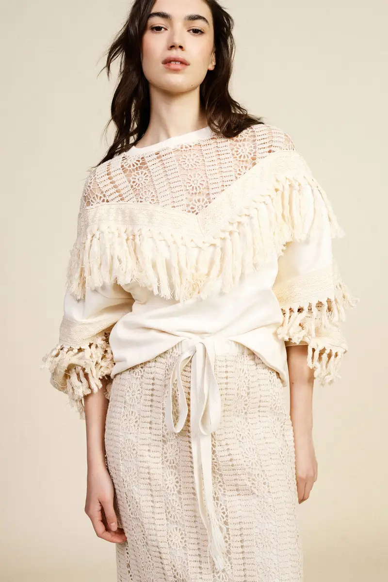 Felpa girocollo con inserti crochet e frange