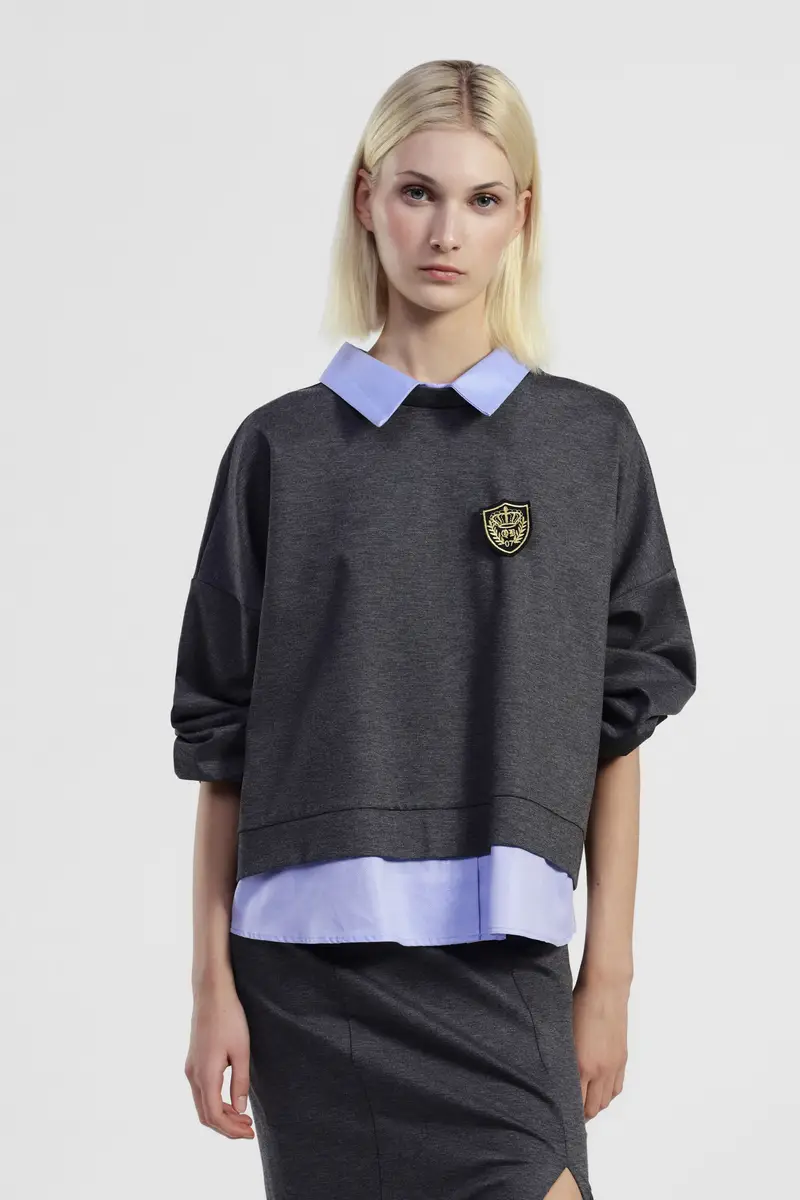 Felpa senza cappuccio con colletto e dettaglio patch