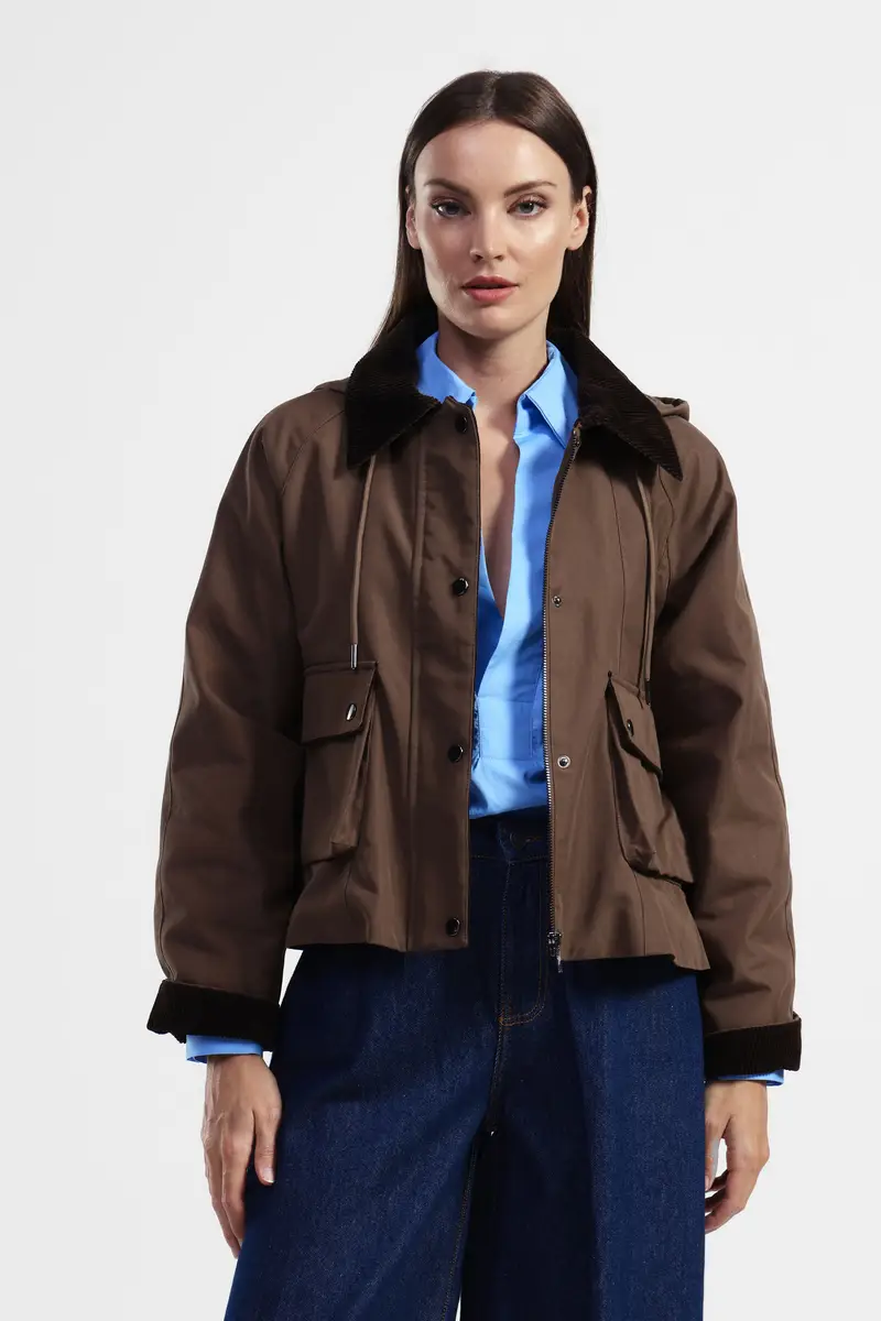 Giacca con colletto in velluto e tasche miniatura 2